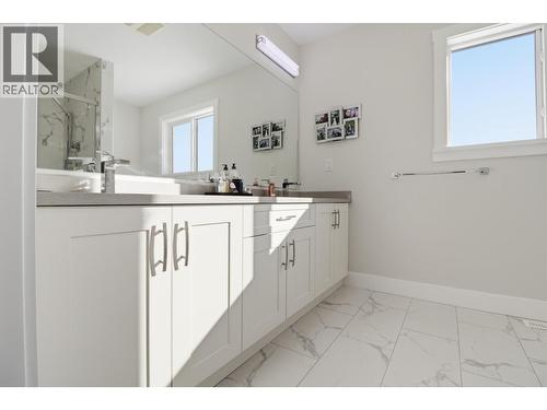 11203 112 Avenue, Fort St. John, BC - Indoor Photo Showing Bathroom