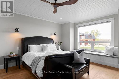 8672 County Rd 91 Road, Clearview, ON - Indoor Photo Showing Bedroom