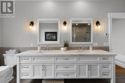 8672 County Rd 91 Road, Clearview, ON - Indoor Photo Showing Bathroom