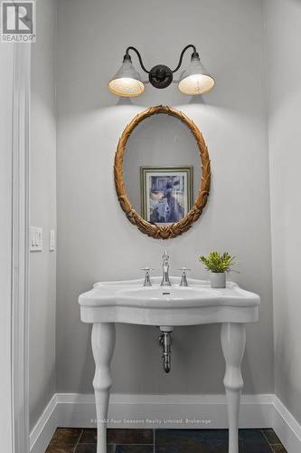8672 County Rd 91 Road, Clearview, ON - Indoor Photo Showing Bathroom