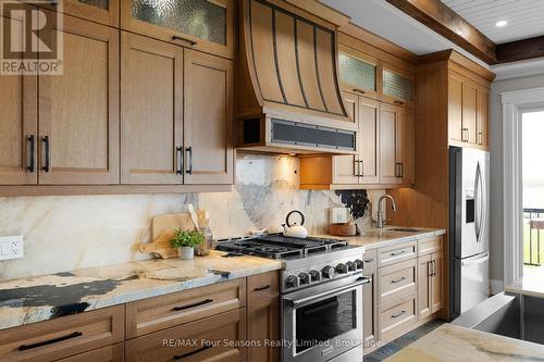 8672 County Rd 91 Road, Clearview, ON - Indoor Photo Showing Kitchen With Upgraded Kitchen