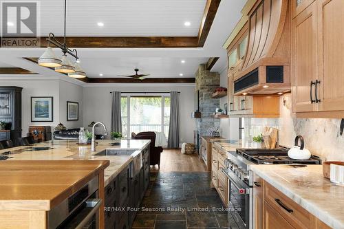 8672 County Rd 91 Road, Clearview, ON - Indoor Photo Showing Kitchen With Upgraded Kitchen