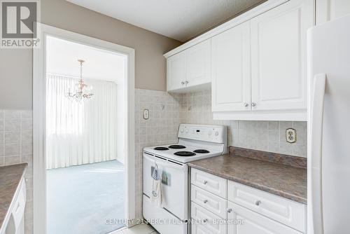 608 - 121 Trudelle Street, Toronto, ON - Indoor Photo Showing Kitchen