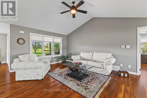 108 Marshall Heights Road, West Grey, ON - Indoor Photo Showing Living Room