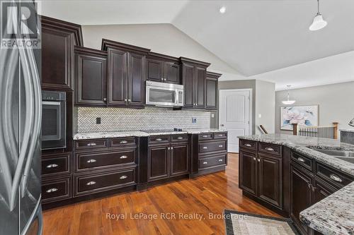 108 Marshall Heights Road, West Grey, ON - Indoor Photo Showing Kitchen With Double Sink With Upgraded Kitchen