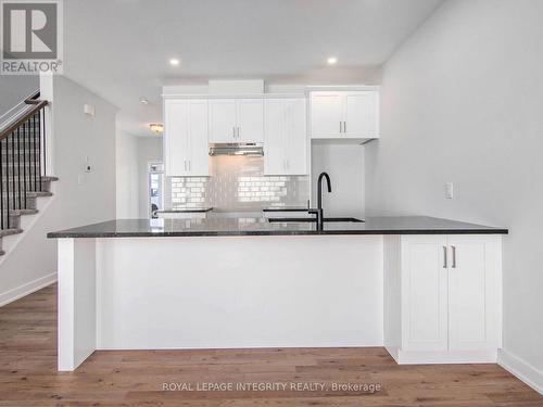 6 Morrall Court, Arnprior, ON - Indoor Photo Showing Kitchen With Upgraded Kitchen