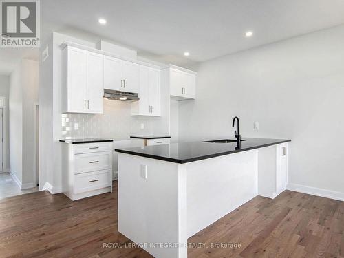 6 Morrall Court, Arnprior, ON - Indoor Photo Showing Kitchen With Upgraded Kitchen