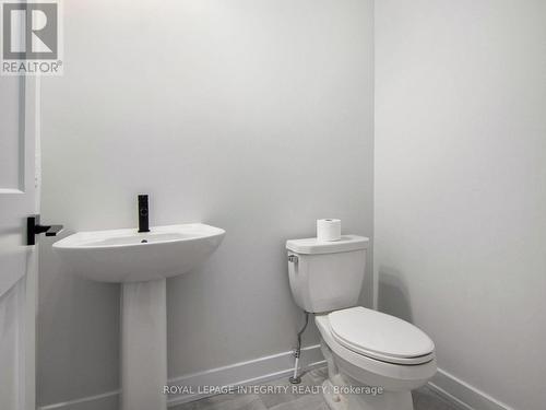 6 Morrall Court, Arnprior, ON - Indoor Photo Showing Bathroom