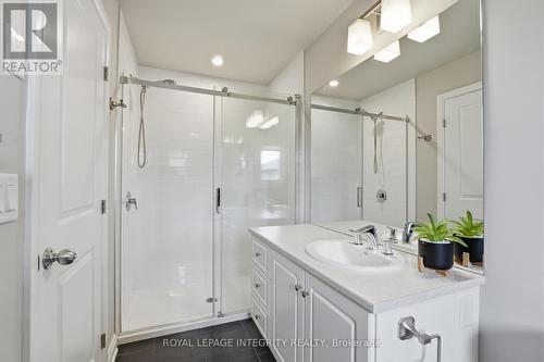 862 Moses Tennisco Street, Ottawa, ON - Indoor Photo Showing Bathroom