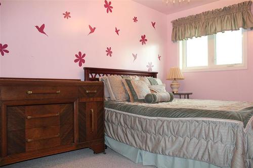 Second spare bedroom is also a good size and can accommodate larger furniture. - 387 William Street, Arborg, MB - Indoor Photo Showing Bedroom