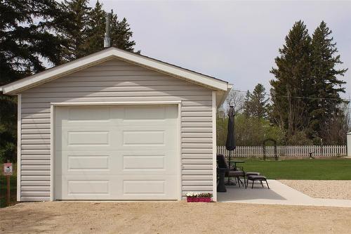 New gravel in driveway in 2025. - 387 William Street, Arborg, MB - Outdoor With Exterior