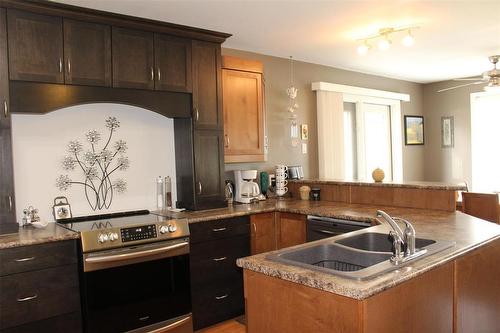Beautiful cabinets! Updated in 2008. All appliances are staying. - 387 William Street, Arborg, MB - Indoor Photo Showing Kitchen With Double Sink