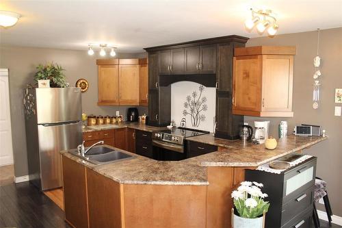 Kitchen even has a breakfsst buffet. - 387 William Street, Arborg, MB - Indoor Photo Showing Kitchen With Double Sink