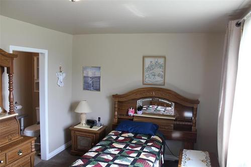 Primary bedroom has large window and pot lighting. - 387 William Street, Arborg, MB - Indoor Photo Showing Bedroom