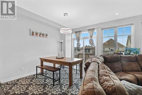 310 Kanashtage Terrace, Ottawa, ON - Indoor Photo Showing Living Room