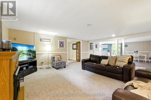 843 County 35 Road, Trent Hills, ON - Indoor Photo Showing Living Room