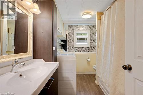 120 Maple Crescent, Flamborough, ON - Indoor Photo Showing Bathroom
