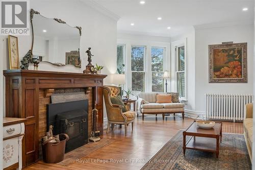 113 Queen Street, Guelph (General Hospital), ON - Indoor Photo Showing Living Room With Fireplace