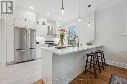 113 Queen Street, Guelph (General Hospital), ON - Indoor Photo Showing Kitchen With Upgraded Kitchen