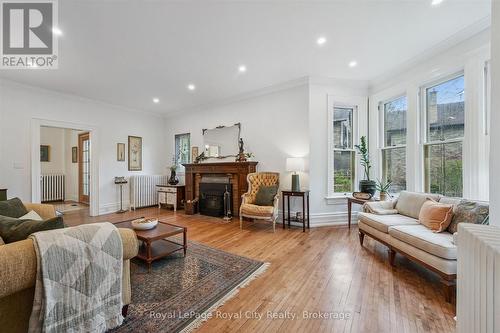 113 Queen Street, Guelph (General Hospital), ON - Indoor Photo Showing Living Room With Fireplace
