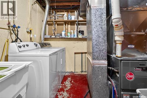 1381 Prince Crescent, Moose Jaw, SK - Indoor Photo Showing Laundry Room
