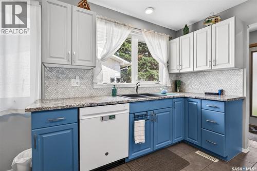 1381 Prince Crescent, Moose Jaw, SK - Indoor Photo Showing Kitchen With Double Sink