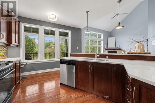 15 Marsh Sparrow Private, Ottawa, ON - Indoor Photo Showing Kitchen With Upgraded Kitchen