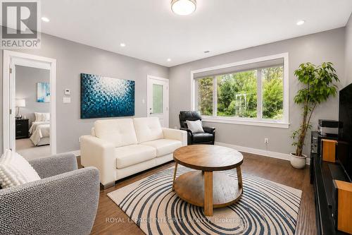 15 Marsh Sparrow Private, Ottawa, ON - Indoor Photo Showing Living Room