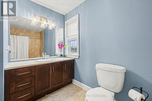 15 Marsh Sparrow Private, Ottawa, ON - Indoor Photo Showing Bathroom
