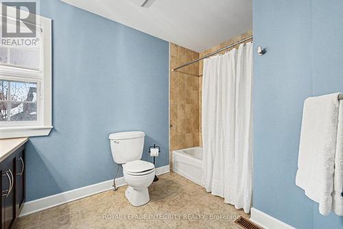15 Marsh Sparrow Private, Ottawa, ON - Indoor Photo Showing Bathroom