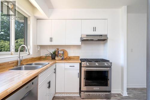26 Dickson Road, Collingwood, ON - Indoor Photo Showing Kitchen With Double Sink