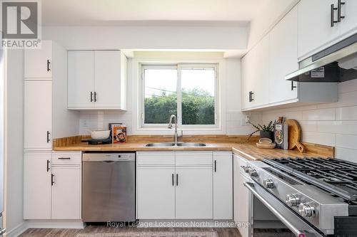 26 Dickson Road, Collingwood, ON - Indoor Photo Showing Kitchen With Double Sink
