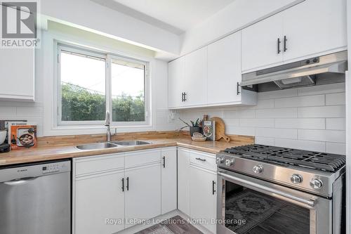26 Dickson Road, Collingwood, ON - Indoor Photo Showing Kitchen With Double Sink