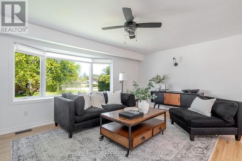 26 Dickson Road, Collingwood, ON - Indoor Photo Showing Living Room