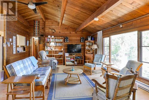 2 Is 220 Severn River Island, Georgian Bay (Baxter), ON - Indoor Photo Showing Living Room
