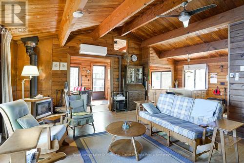 2 Is 220 Severn River Island, Georgian Bay (Baxter), ON - Indoor Photo Showing Living Room