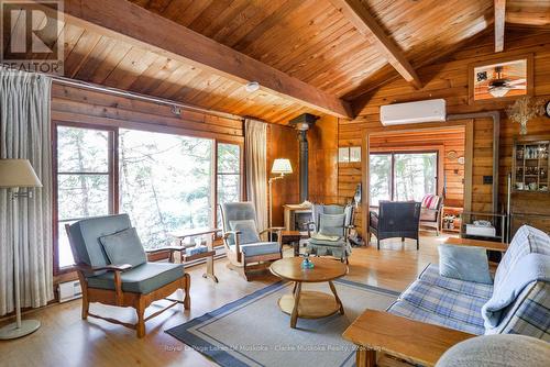 2 Is 220 Severn River Island, Georgian Bay (Baxter), ON - Indoor Photo Showing Living Room