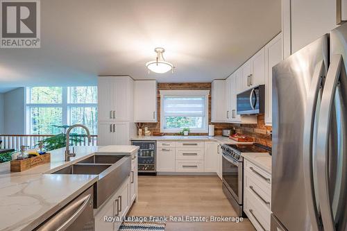 25 Lakeland Avenue, Trent Lakes, ON - Indoor Photo Showing Kitchen With Upgraded Kitchen