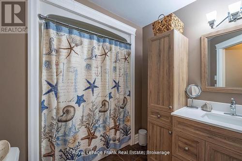 25 Lakeland Avenue, Trent Lakes, ON - Indoor Photo Showing Bathroom