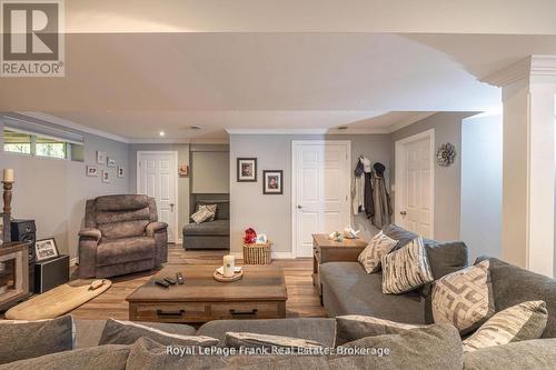 25 Lakeland Avenue, Trent Lakes, ON - Indoor Photo Showing Living Room