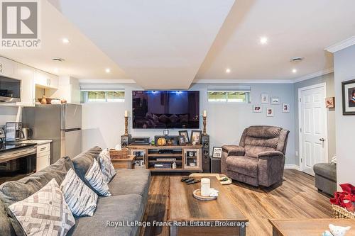 25 Lakeland Avenue, Trent Lakes, ON - Indoor Photo Showing Living Room