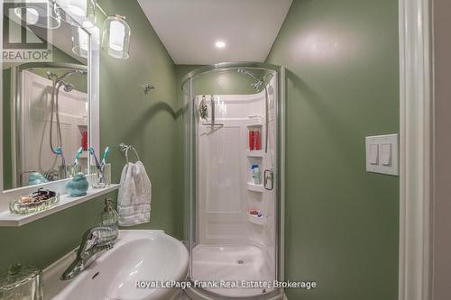25 Lakeland Avenue, Trent Lakes, ON - Indoor Photo Showing Bathroom