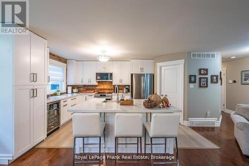 25 Lakeland Avenue, Trent Lakes, ON - Indoor Photo Showing Kitchen With Upgraded Kitchen