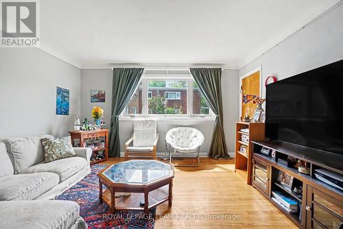 707 Edison Avenue, Ottawa, ON - Indoor Photo Showing Living Room