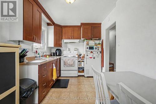 707 Edison Avenue, Ottawa, ON - Indoor Photo Showing Kitchen