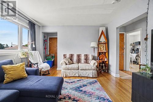 707 Edison Avenue, Ottawa, ON - Indoor Photo Showing Living Room