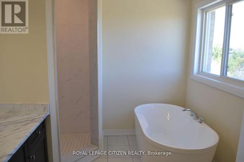 41 Carew Boulevard, Kawartha Lakes, ON - Indoor Photo Showing Bathroom