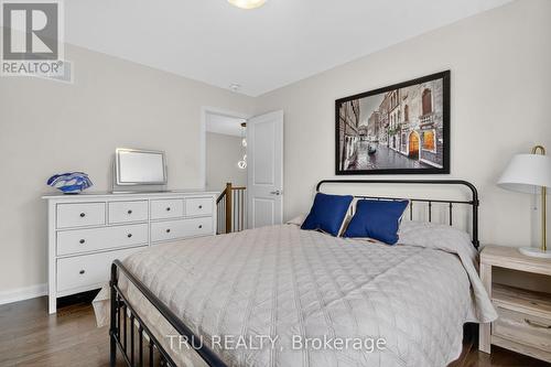 202 Skipper Drive, Ottawa, ON - Indoor Photo Showing Bedroom