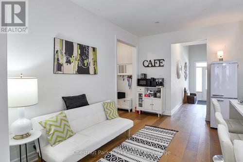 Morning coffee - 5 Hunter Place, Bracebridge (Macaulay), ON - Indoor Photo Showing Living Room