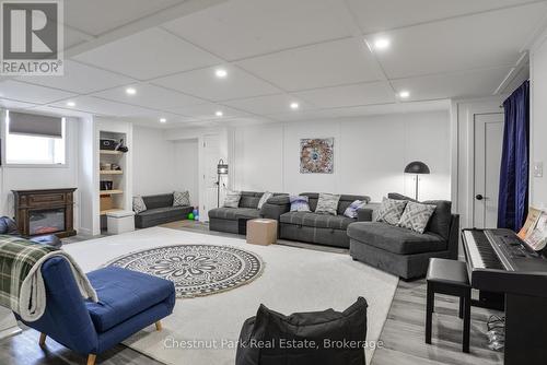 5 Hunter Place, Bracebridge (Macaulay), ON - Indoor With Fireplace
